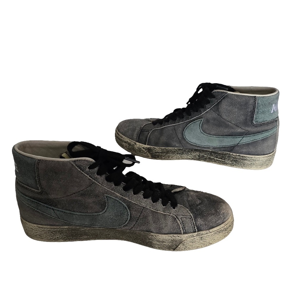 Nike Nike Blazer Mid Vintage DA1839-001
Size: US 9.5 / EUR 43 / BR 41